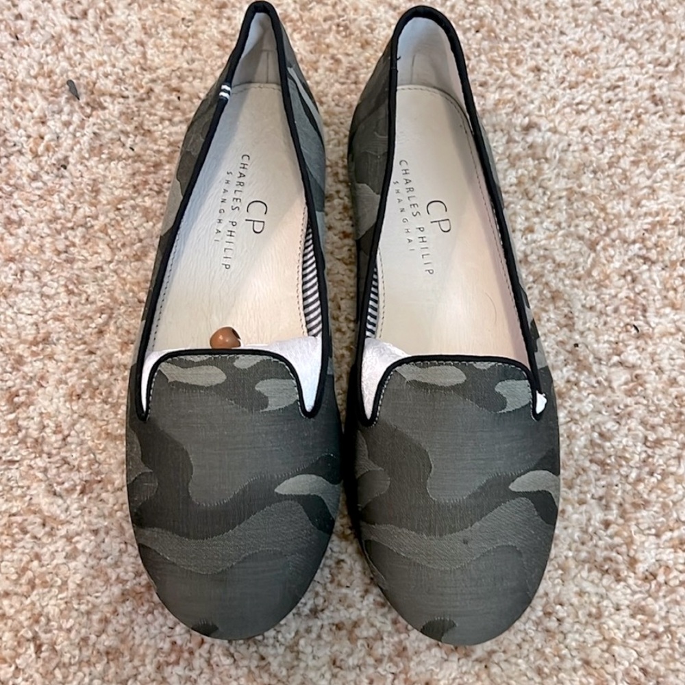 CHARLES PHILIP Camo Flats - Picture 2 of 4